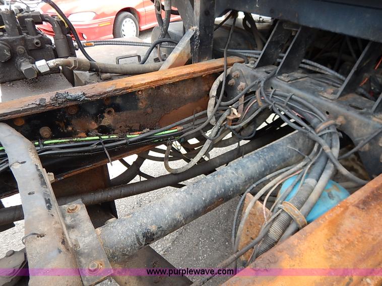 image for item I5309 2000 International F2554 cab and chassis