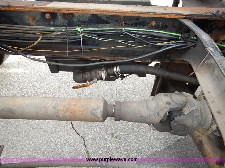 image for item I5309 2000 International F2554 cab and chassis