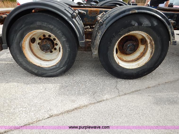 image for item I5309 2000 International F2554 cab and chassis