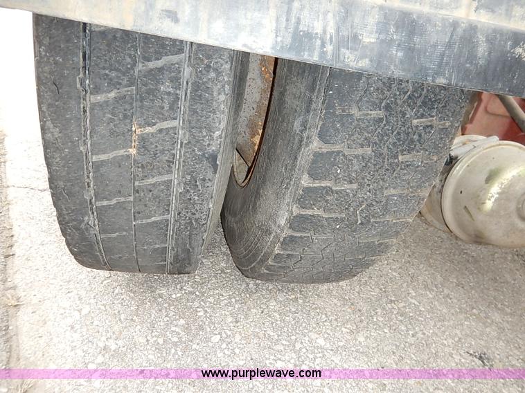 image for item I5309 2000 International F2554 cab and chassis