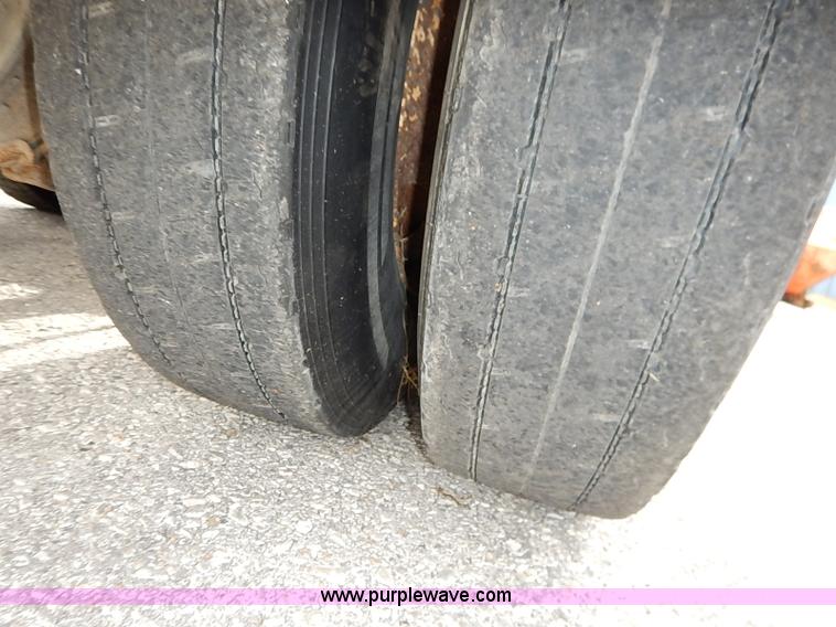 image for item I5309 2000 International F2554 cab and chassis