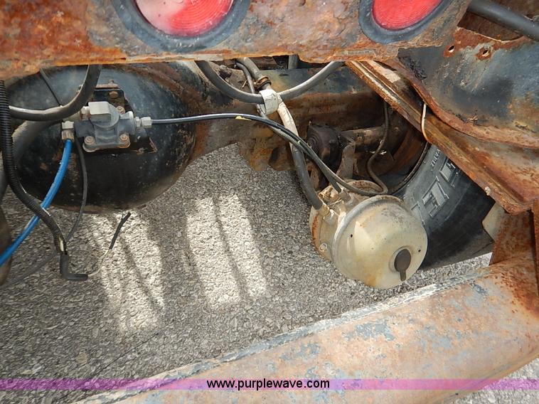 image for item I5309 2000 International F2554 cab and chassis