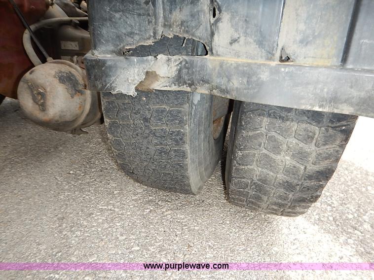 image for item I5309 2000 International F2554 cab and chassis