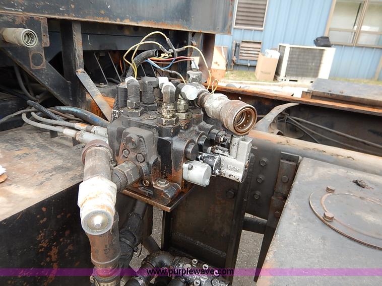 image for item I5309 2000 International F2554 cab and chassis