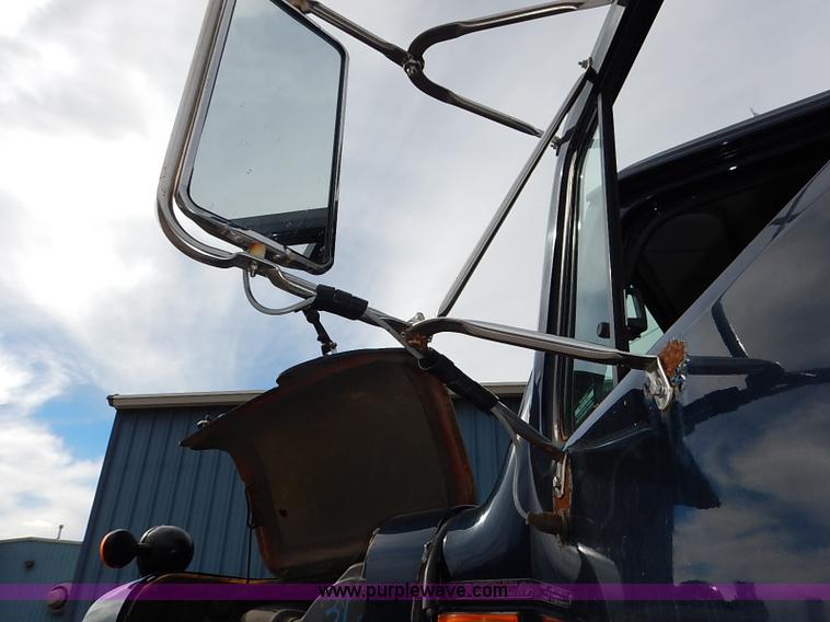 image for item I5309 2000 International F2554 cab and chassis