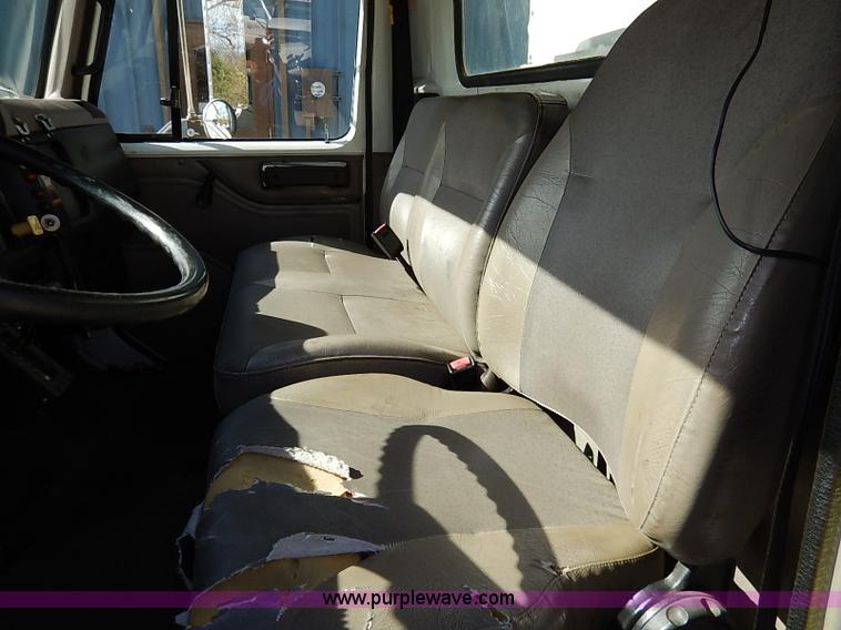 image for item I5310 2000 International 4700 scissor lift truck