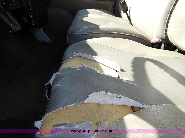 image for item I5310 2000 International 4700 scissor lift truck