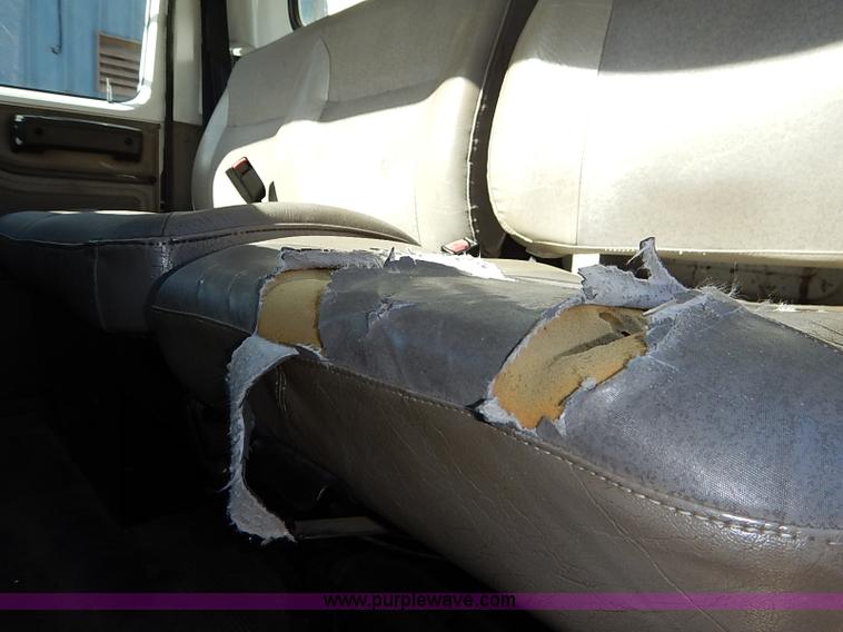 image for item I5310 2000 International 4700 scissor lift truck