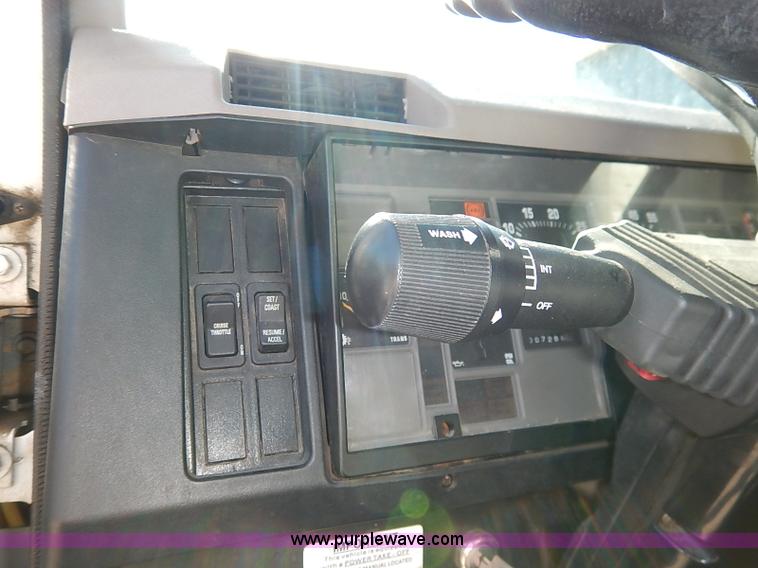 image for item I5310 2000 International 4700 scissor lift truck