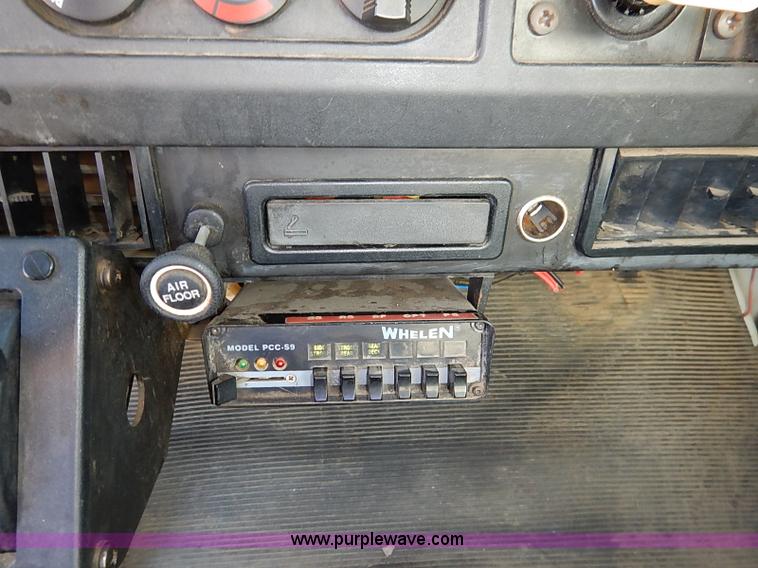 image for item I5310 2000 International 4700 scissor lift truck