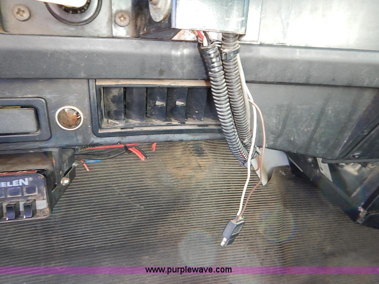 image for item I5310 2000 International 4700 scissor lift truck