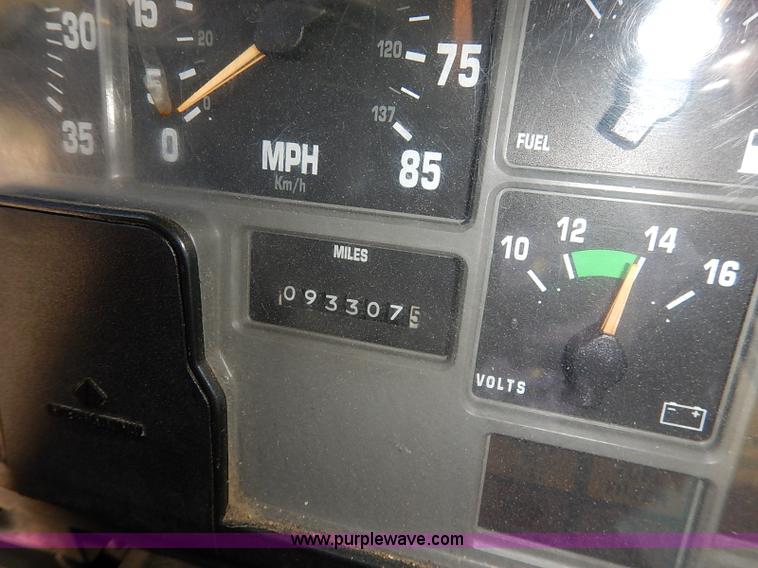 image for item I5310 2000 International 4700 scissor lift truck