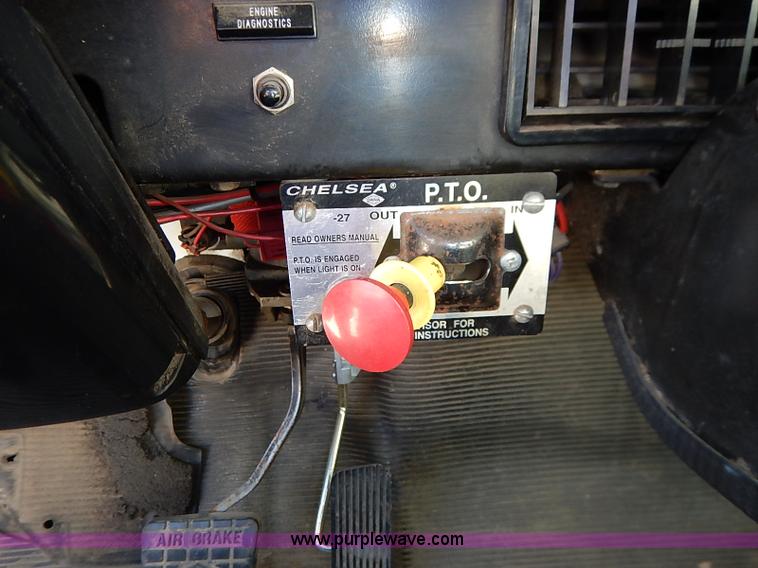 image for item I5310 2000 International 4700 scissor lift truck