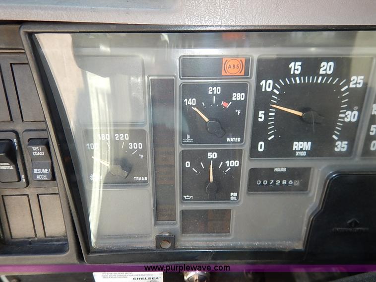 image for item I5310 2000 International 4700 scissor lift truck