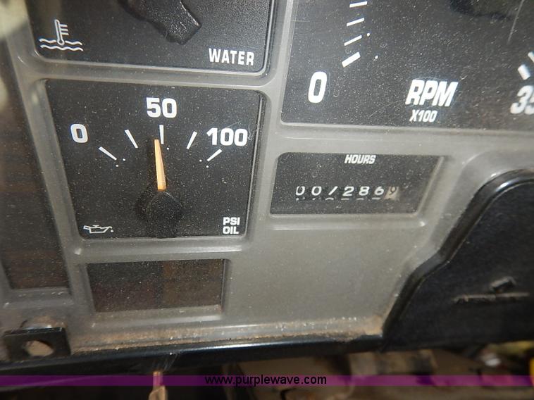 image for item I5310 2000 International 4700 scissor lift truck