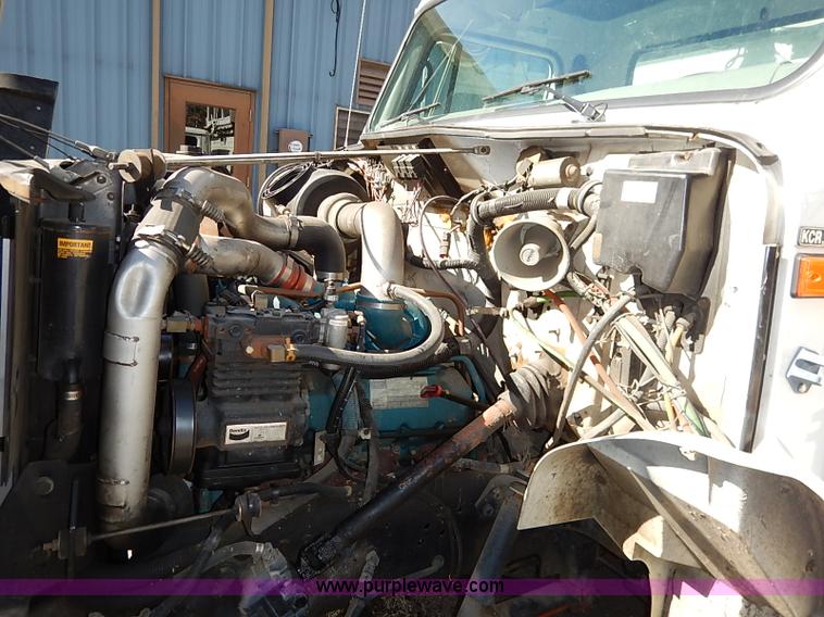 image for item I5310 2000 International 4700 scissor lift truck