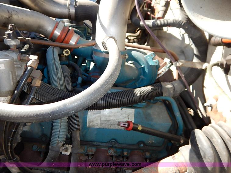 image for item I5310 2000 International 4700 scissor lift truck