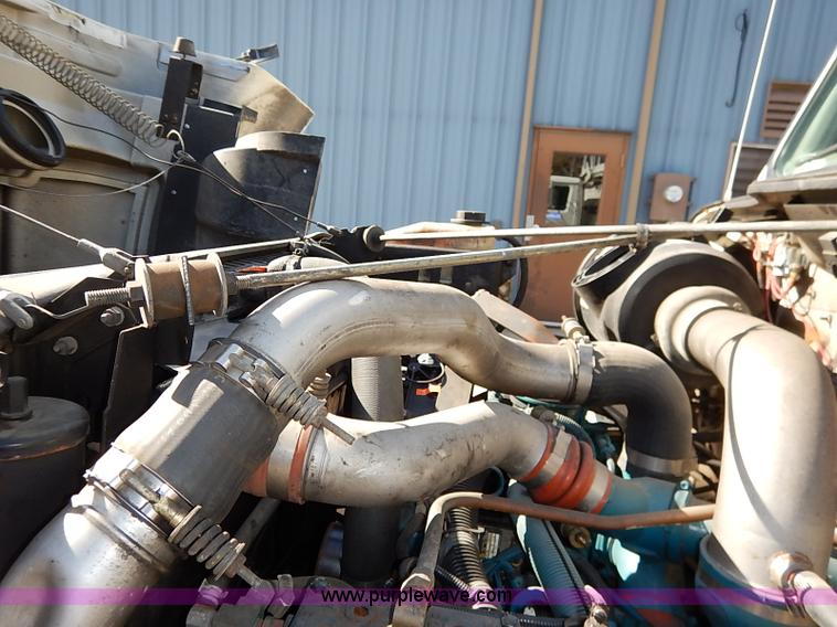 image for item I5310 2000 International 4700 scissor lift truck