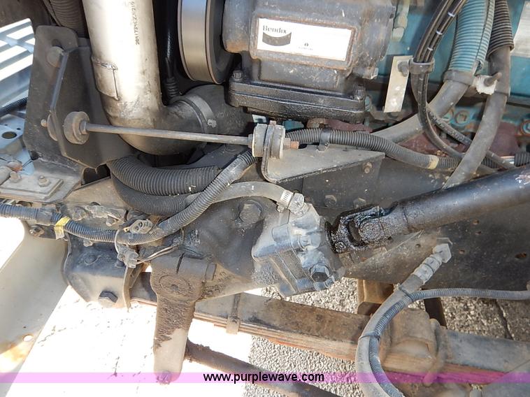 image for item I5310 2000 International 4700 scissor lift truck