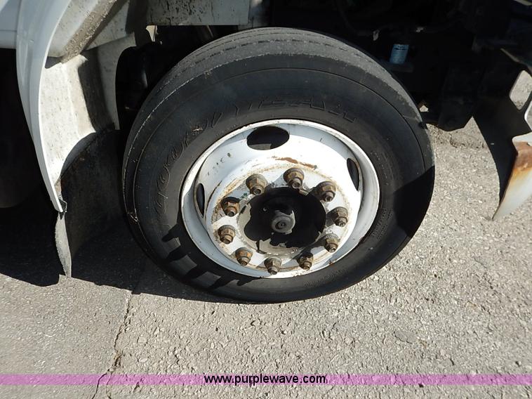 image for item I5310 2000 International 4700 scissor lift truck