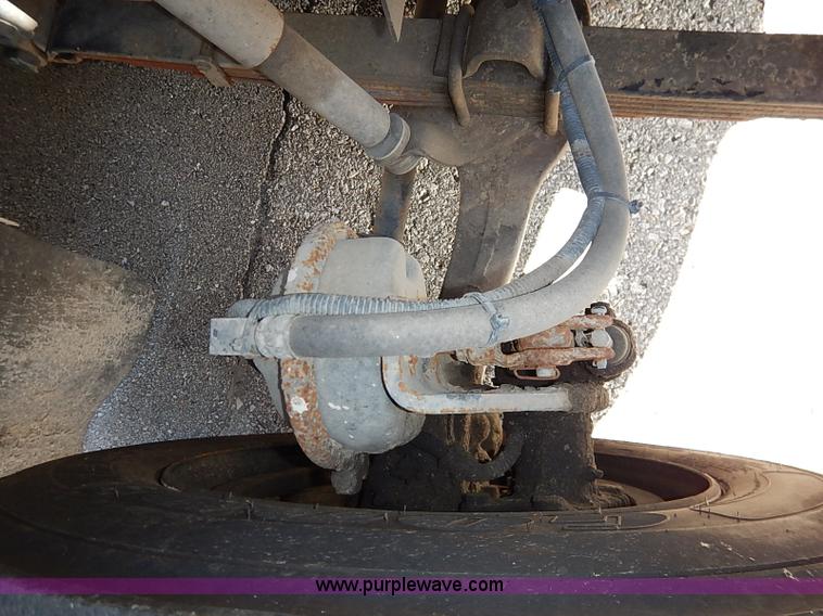 image for item I5310 2000 International 4700 scissor lift truck