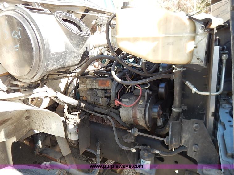 image for item I5310 2000 International 4700 scissor lift truck