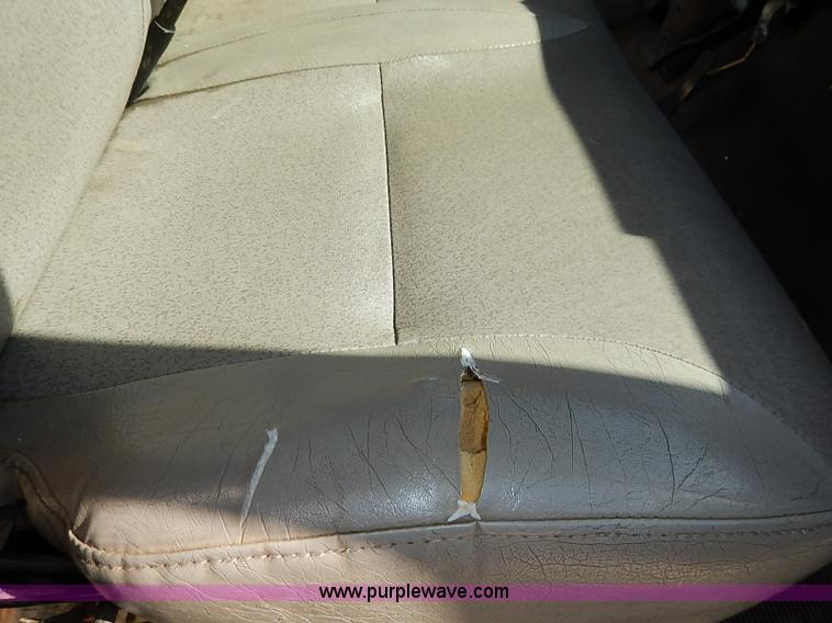 image for item I5310 2000 International 4700 scissor lift truck