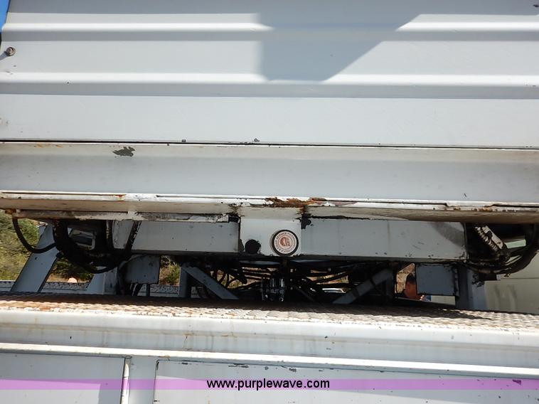 image for item I5310 2000 International 4700 scissor lift truck