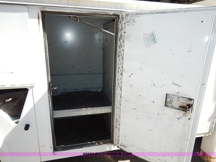 image for item I5310 2000 International 4700 scissor lift truck