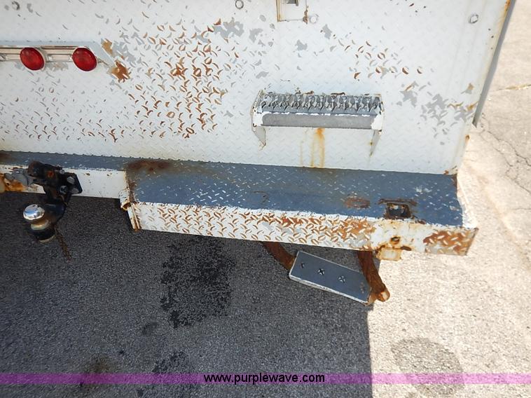 image for item I5310 2000 International 4700 scissor lift truck