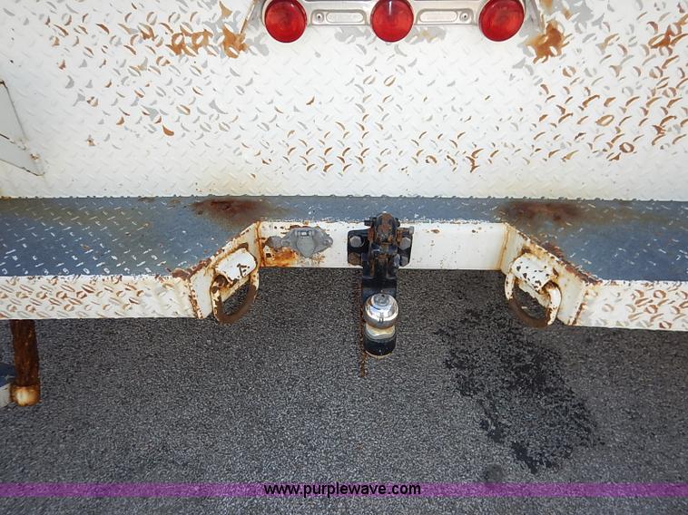 image for item I5310 2000 International 4700 scissor lift truck