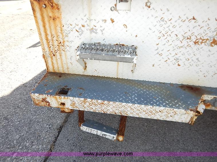 image for item I5310 2000 International 4700 scissor lift truck