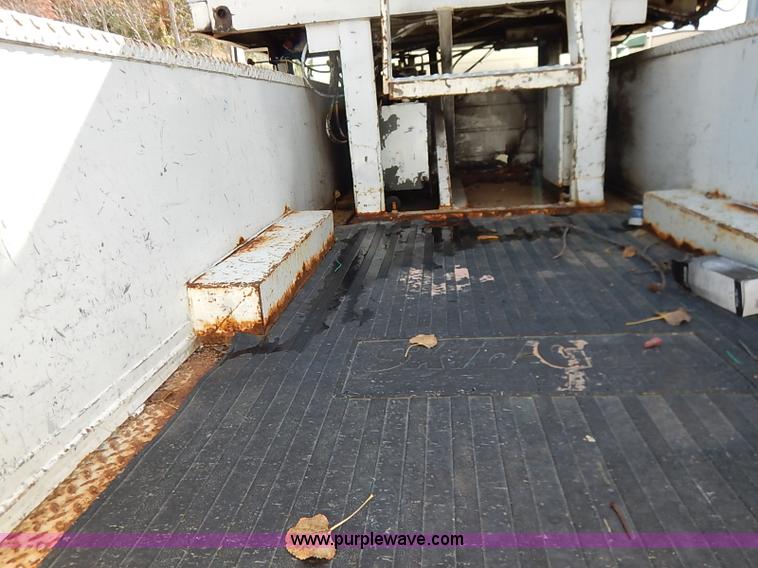 image for item I5310 2000 International 4700 scissor lift truck