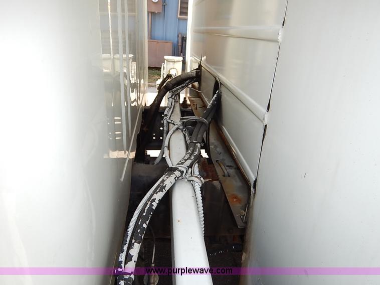 image for item I5310 2000 International 4700 scissor lift truck