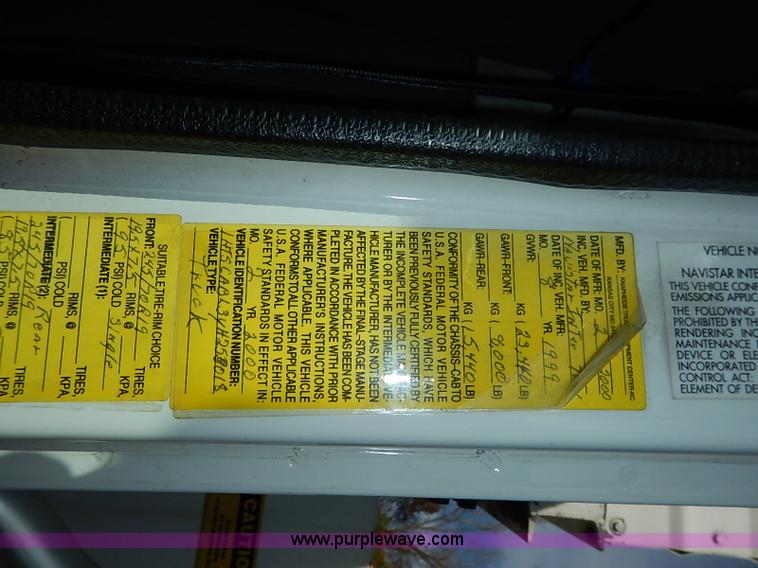 image for item I5310 2000 International 4700 scissor lift truck