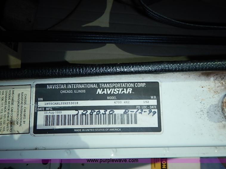 image for item I5310 2000 International 4700 scissor lift truck