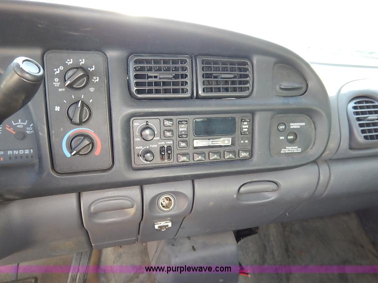 image for item I5312 1998 Dodge Ram 1500 pickup truck