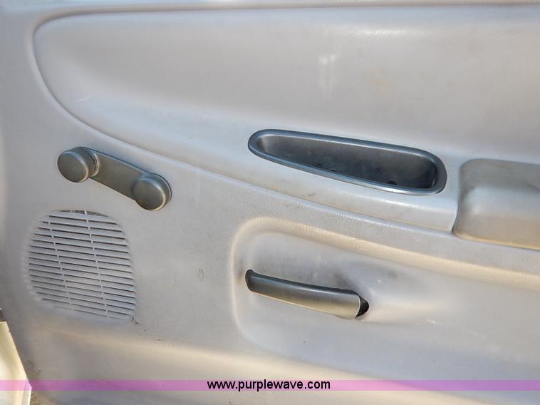 image for item I5312 1998 Dodge Ram 1500 pickup truck