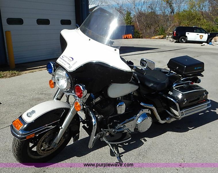 image for item I5313 2008 Harley Davidson FLHTP police motorcycle
