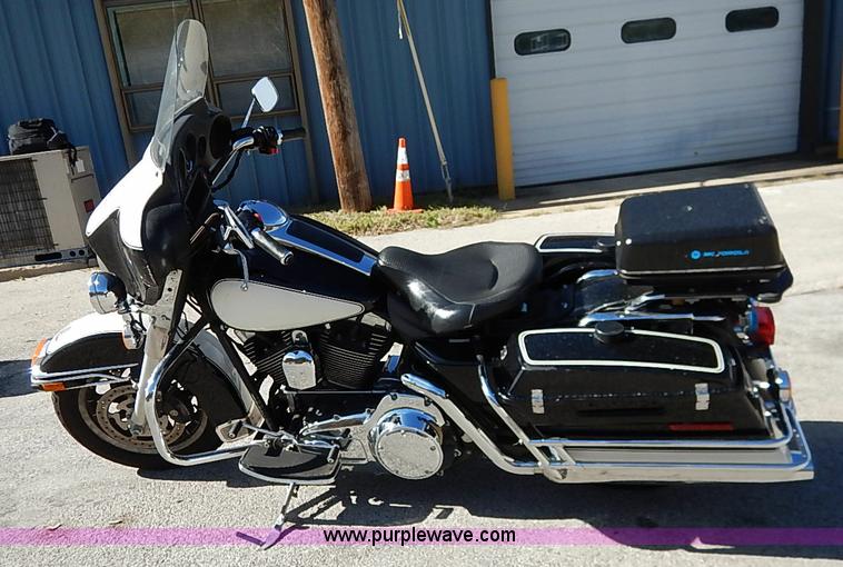 image for item I5313 2008 Harley Davidson FLHTP police motorcycle