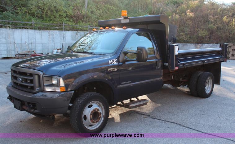 image for item I5916 2002 Ford F550 flatbed dump truck
