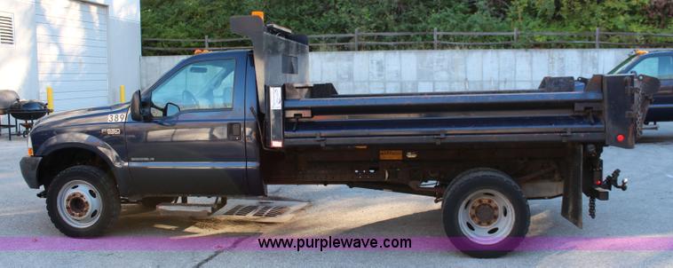 image for item I5916 2002 Ford F550 flatbed dump truck
