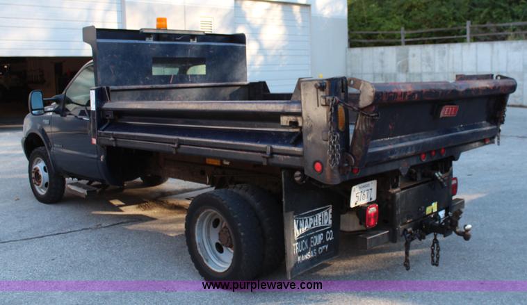 image for item I5916 2002 Ford F550 flatbed dump truck