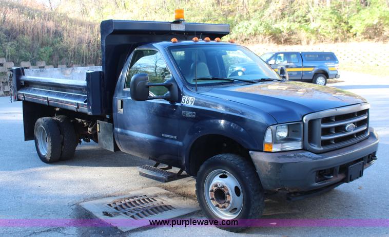 image for item I5916 2002 Ford F550 flatbed dump truck