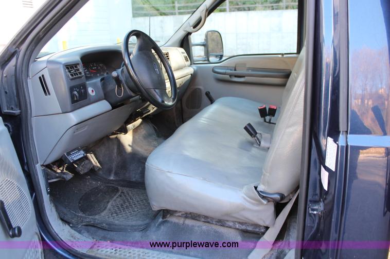 image for item I5916 2002 Ford F550 flatbed dump truck