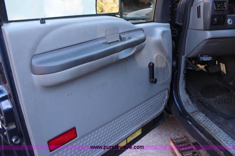 image for item I5916 2002 Ford F550 flatbed dump truck