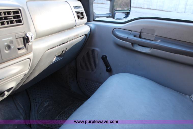 image for item I5916 2002 Ford F550 flatbed dump truck