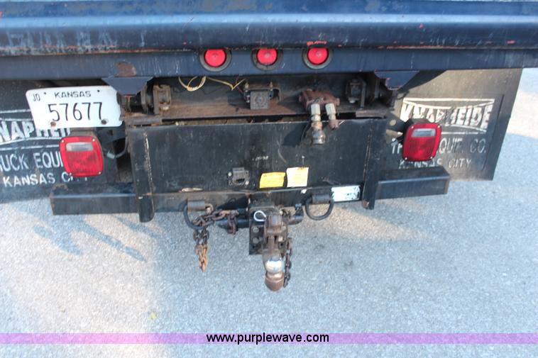 image for item I5916 2002 Ford F550 flatbed dump truck