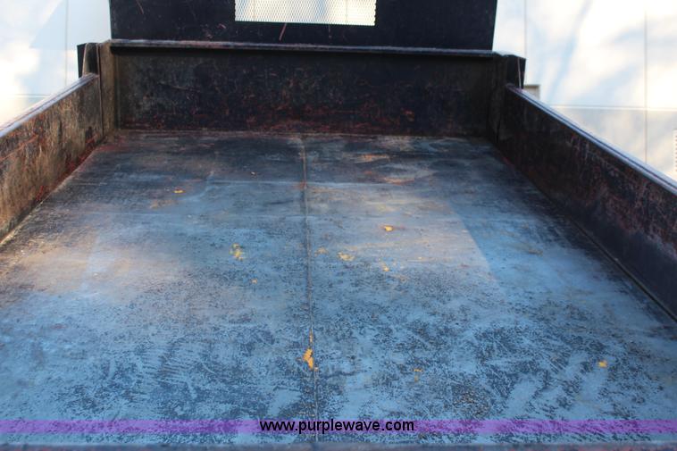 image for item I5916 2002 Ford F550 flatbed dump truck