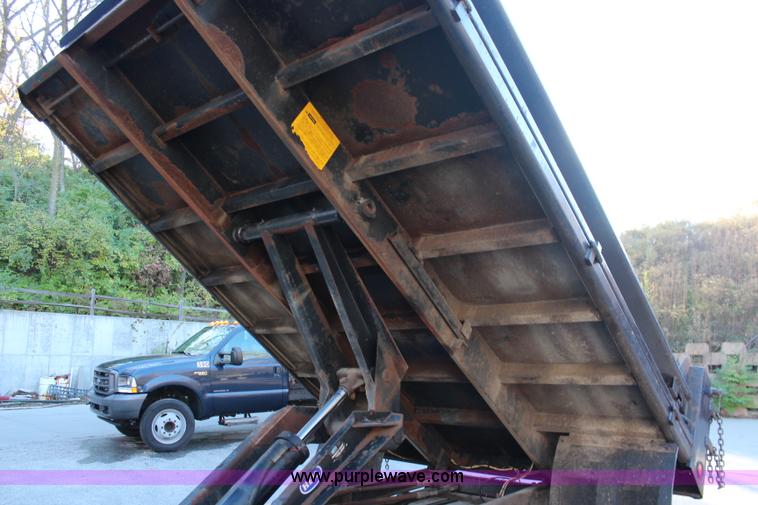 image for item I5916 2002 Ford F550 flatbed dump truck